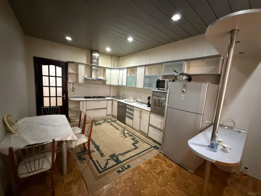 Kirayə verilir 3 otaqlı mənzil 165 m²