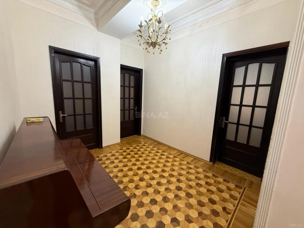 Kirayə verilir 3 otaqlı mənzil 165 m²
