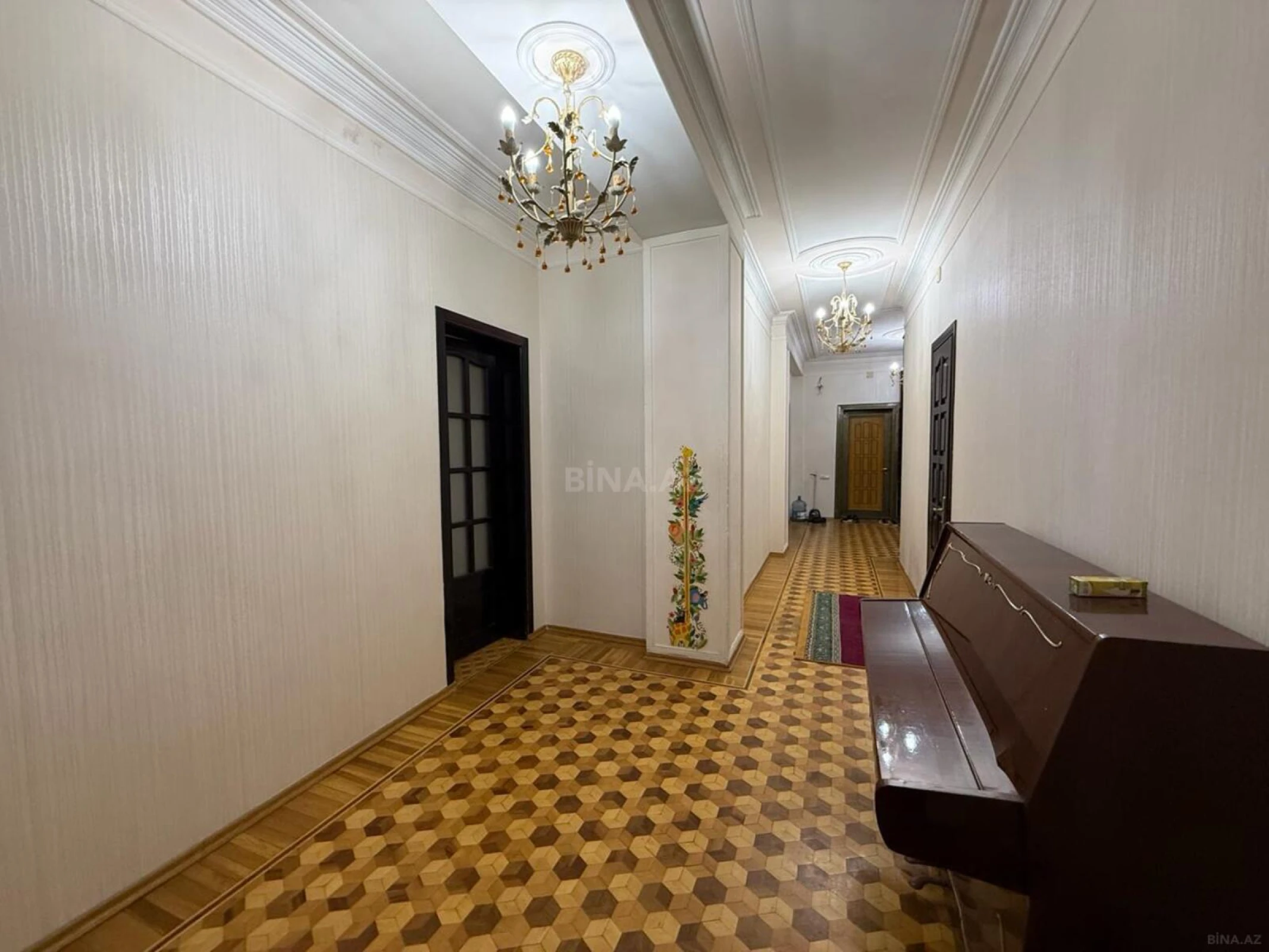 Kirayə verilir 3 otaqlı mənzil 165 m²