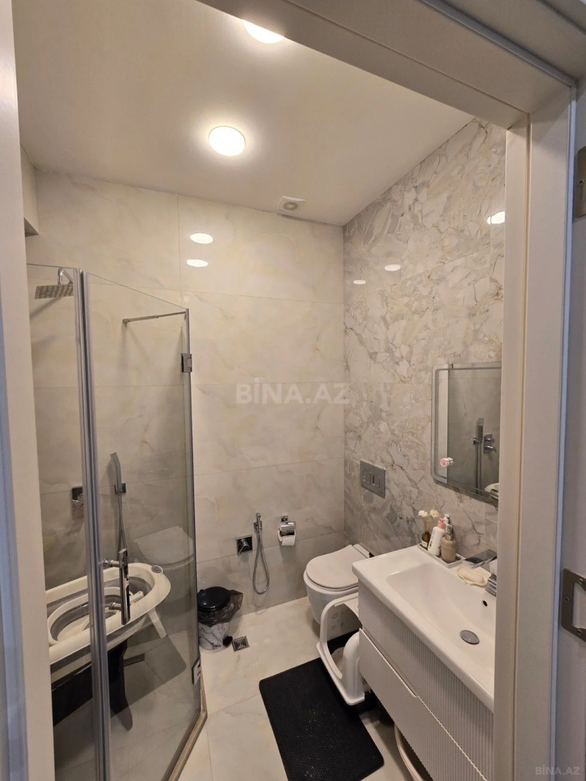 Satılır 1 otaqlı mənzil 70 m²