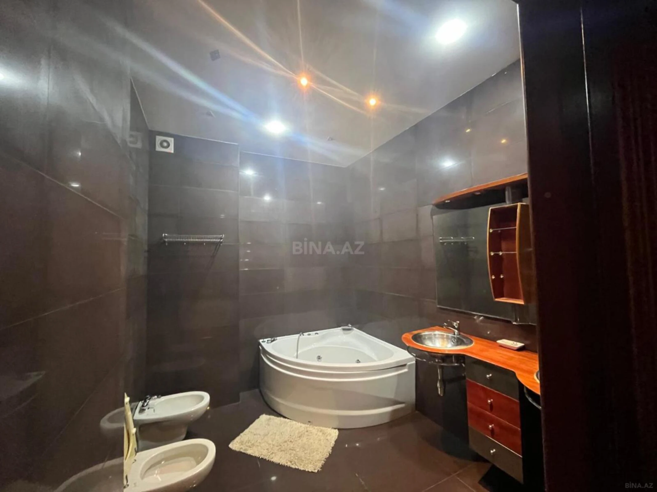 Kirayə verilir 3 otaqlı mənzil 130 m²