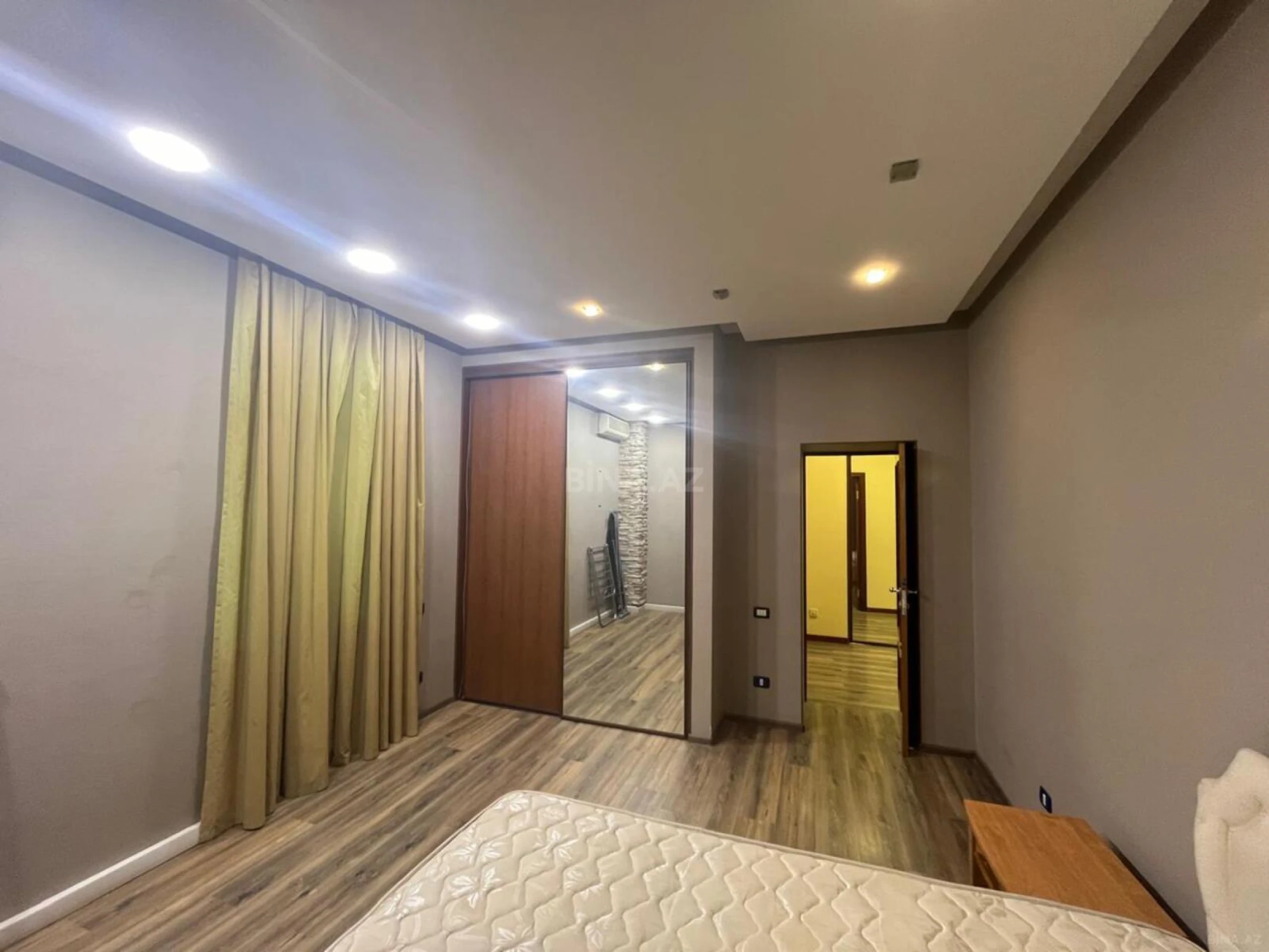 Kirayə verilir 3 otaqlı mənzil 130 m²