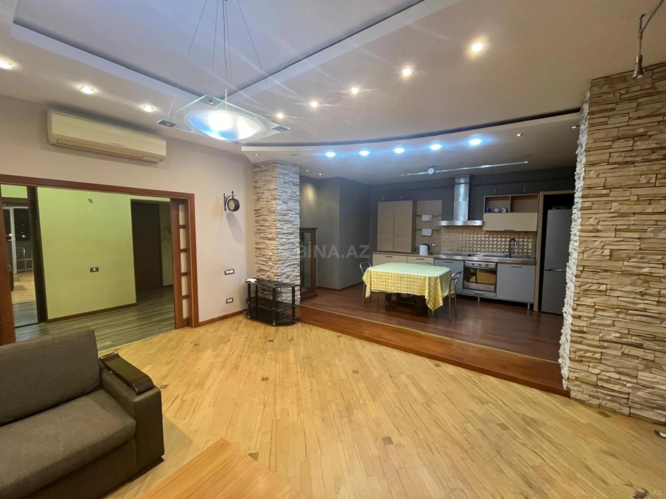 Kirayə verilir 3 otaqlı mənzil 130 m²