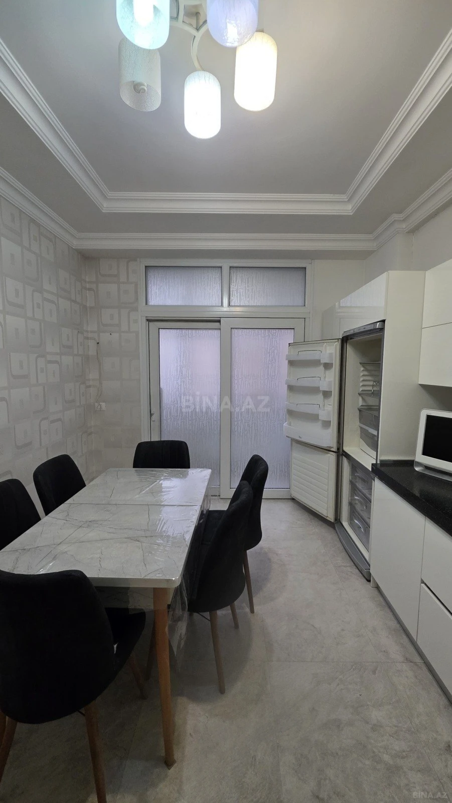 Kirayə verilir 4 otaqlı mənzil 150 m²