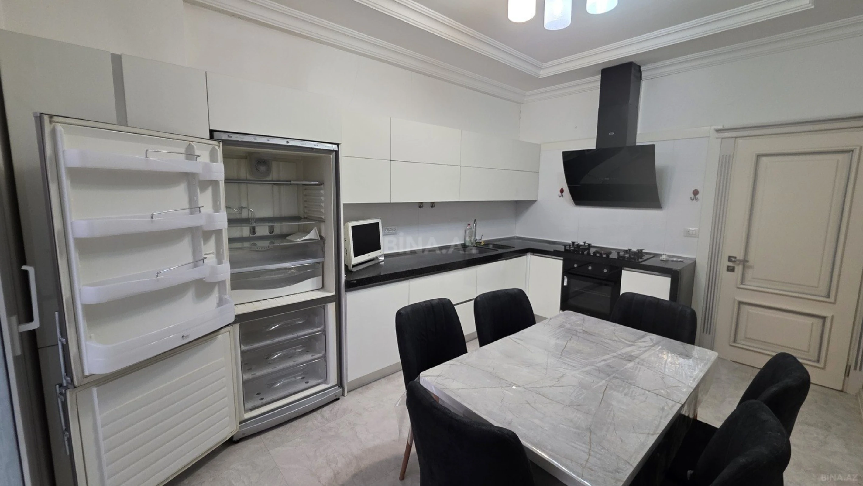 Kirayə verilir 4 otaqlı mənzil 150 m²