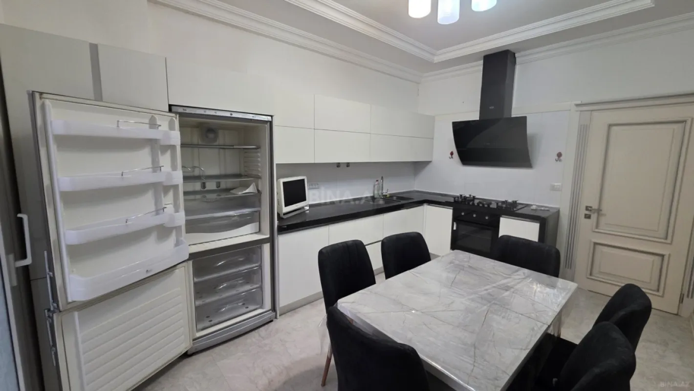 Kirayə verilir 4 otaqlı mənzil 150 m²