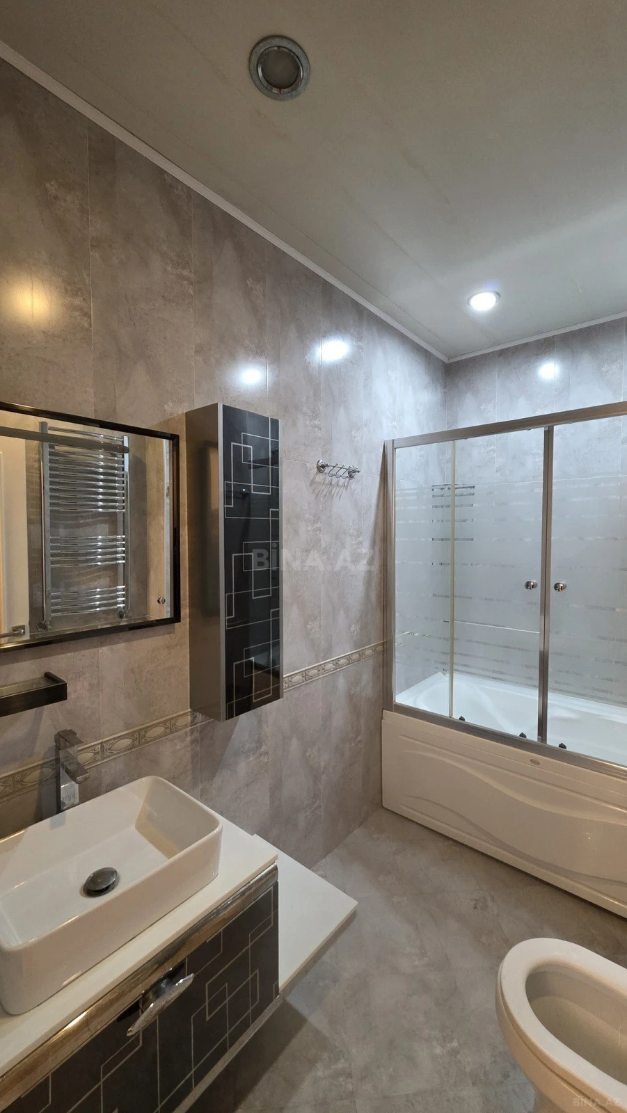 Kirayə verilir 4 otaqlı mənzil 150 m²