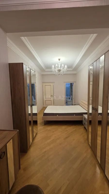 Kirayə verilir 4 otaqlı mənzil 150 m²