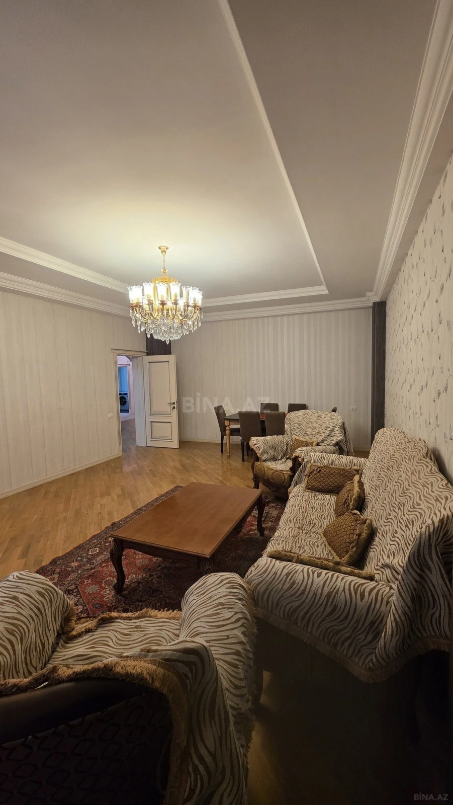 Kirayə verilir 4 otaqlı mənzil 150 m²