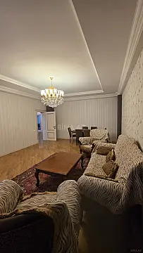 Kirayə verilir 4 otaqlı mənzil 150 m²