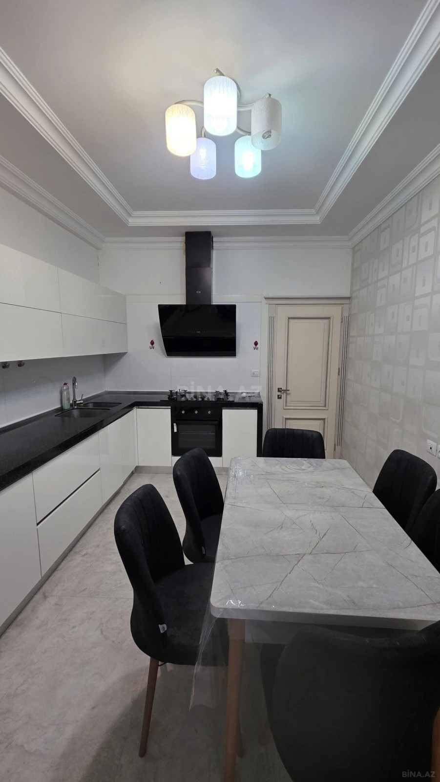 Kirayə verilir 4 otaqlı mənzil 150 m²
