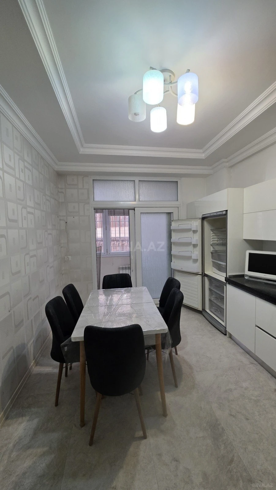 Kirayə verilir 4 otaqlı mənzil 150 m²