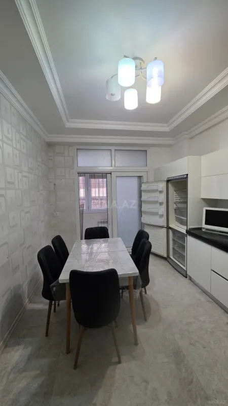 Kirayə verilir 4 otaqlı mənzil 150 m²