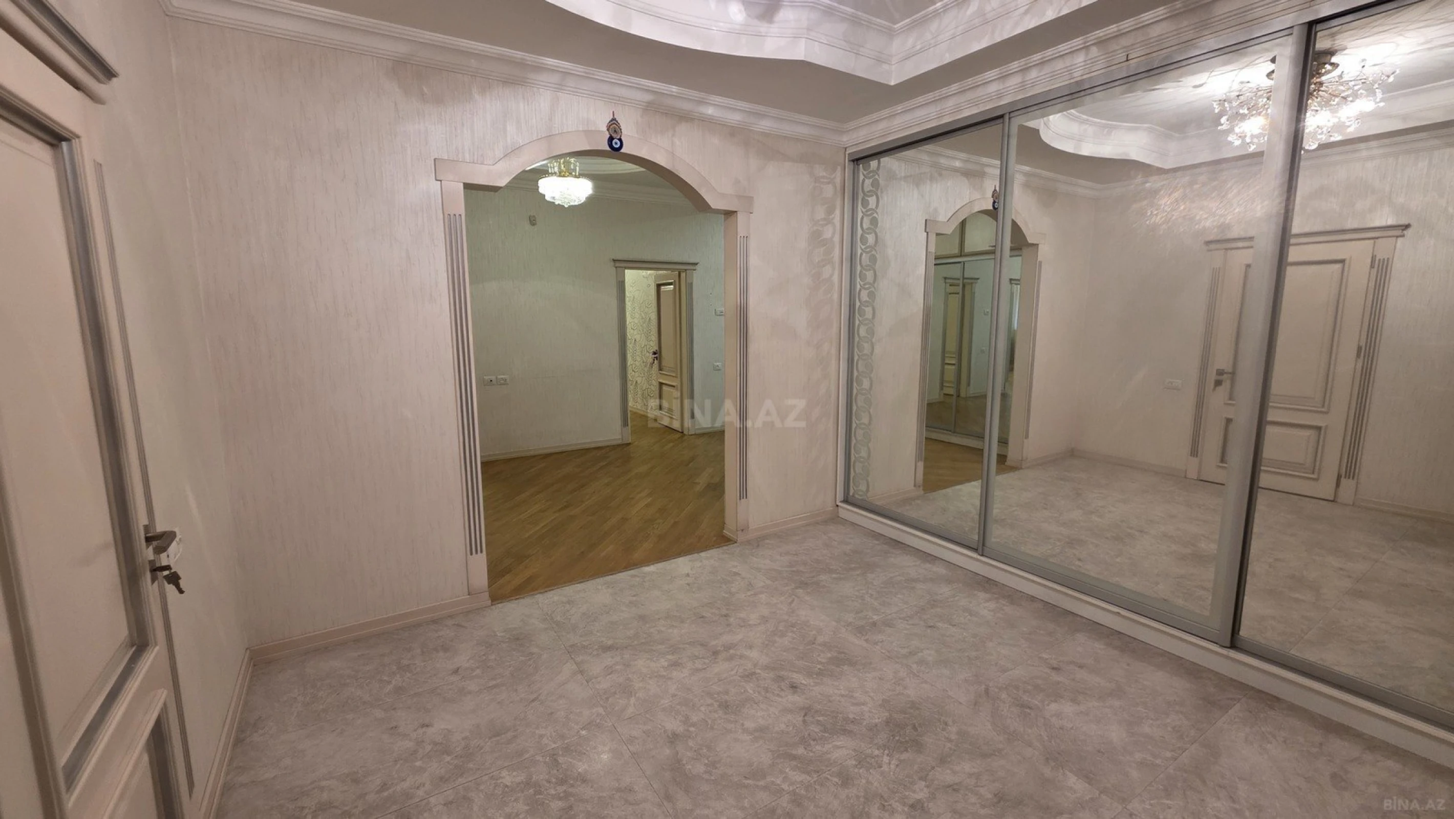 Kirayə verilir 4 otaqlı mənzil 150 m²