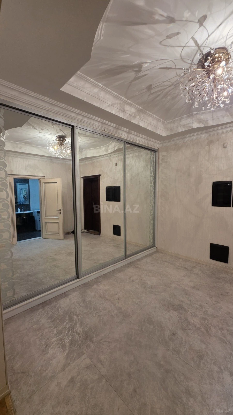 Kirayə verilir 4 otaqlı mənzil 150 m²