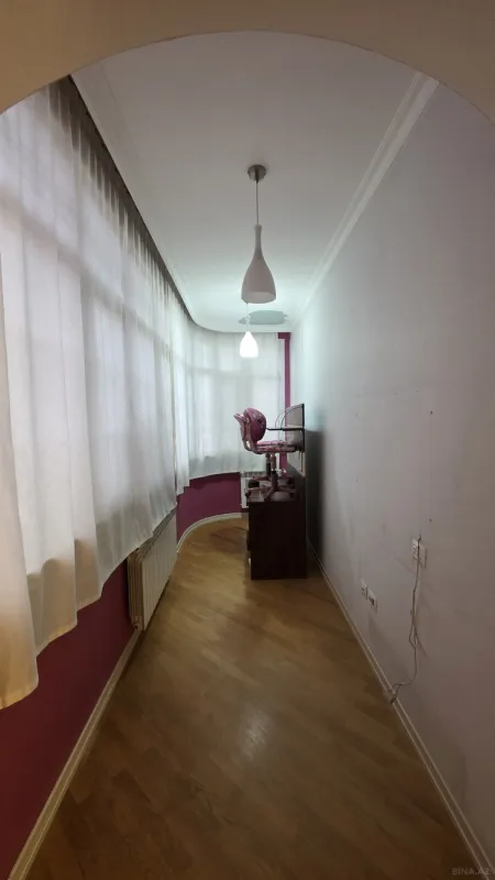 Kirayə verilir 4 otaqlı mənzil 150 m²