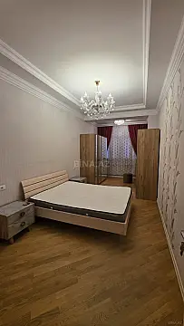 Kirayə verilir 4 otaqlı mənzil 150 m²