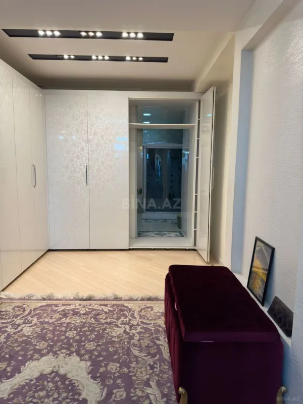 Satılır 4 otaqlı mənzil 250.5 m²