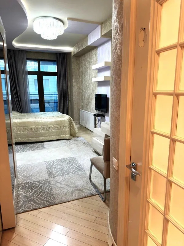 Satılır 4 otaqlı mənzil 250.5 m²