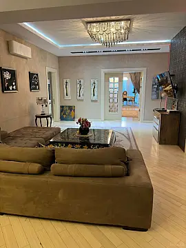 Satılır 4 otaqlı mənzil 250.5 m²