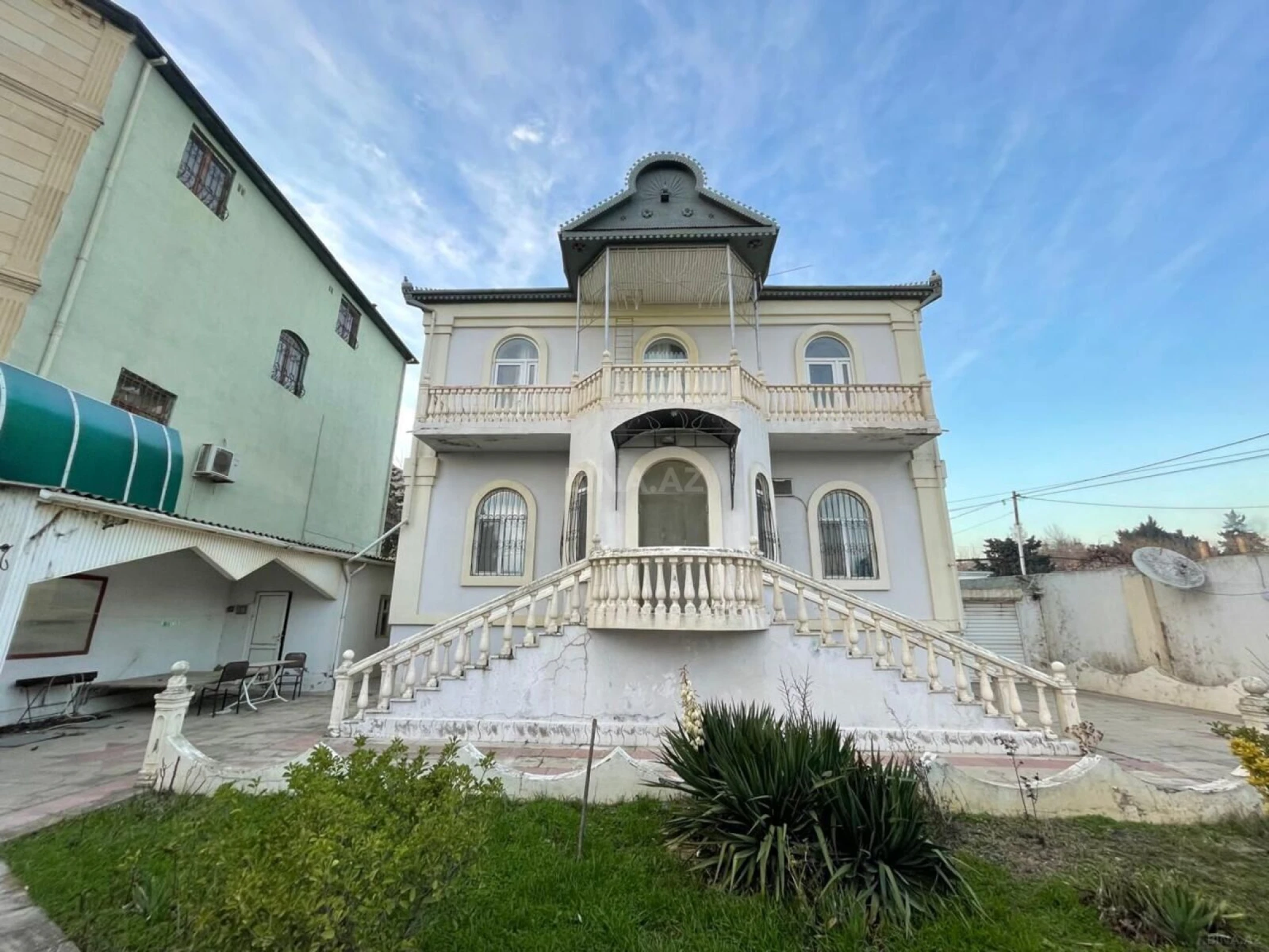 Kirayə verilir 6 otaqlı həyət evi 300 m²