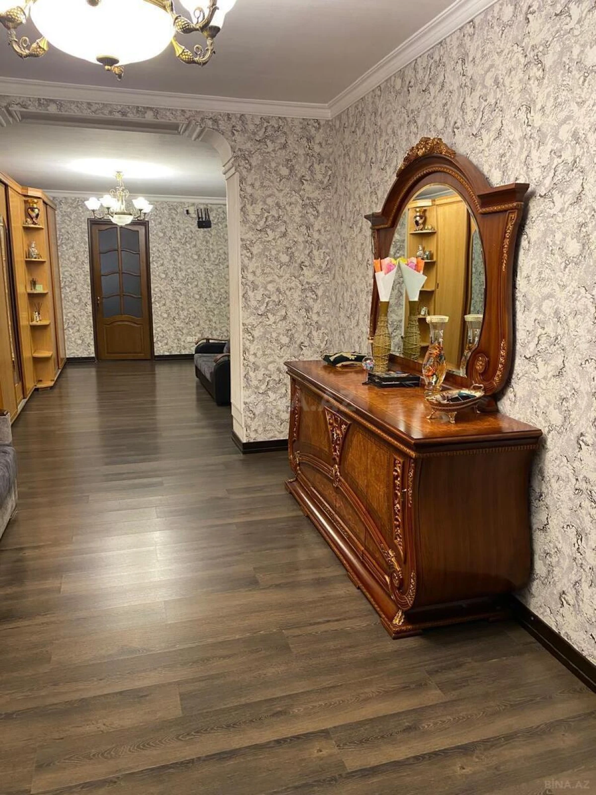 Satılır 4 otaqlı mənzil 105 m²