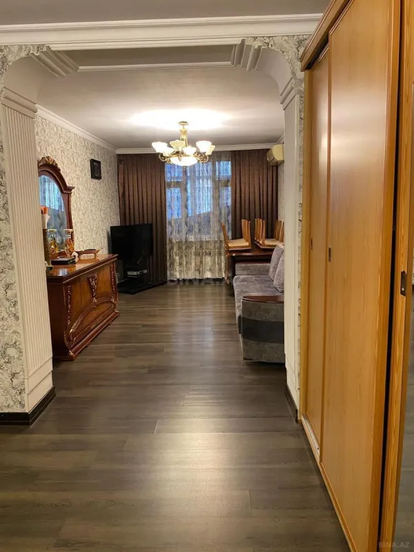 Satılır 4 otaqlı mənzil 105 m²