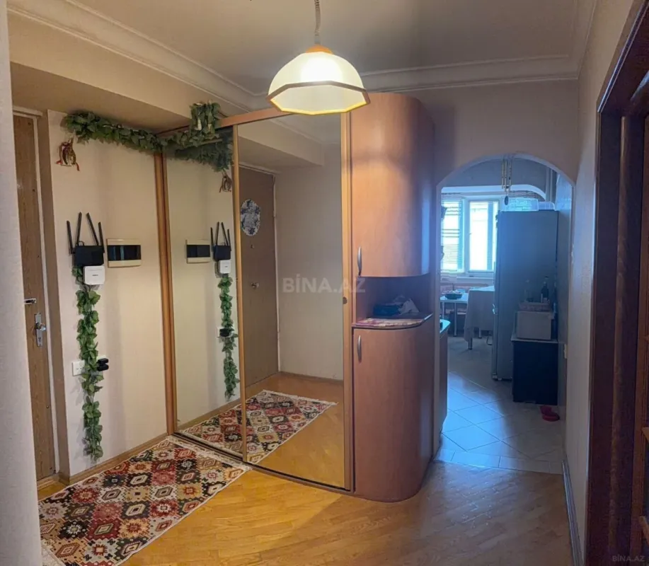 Satılır 3 otaqlı mənzil 110 m²