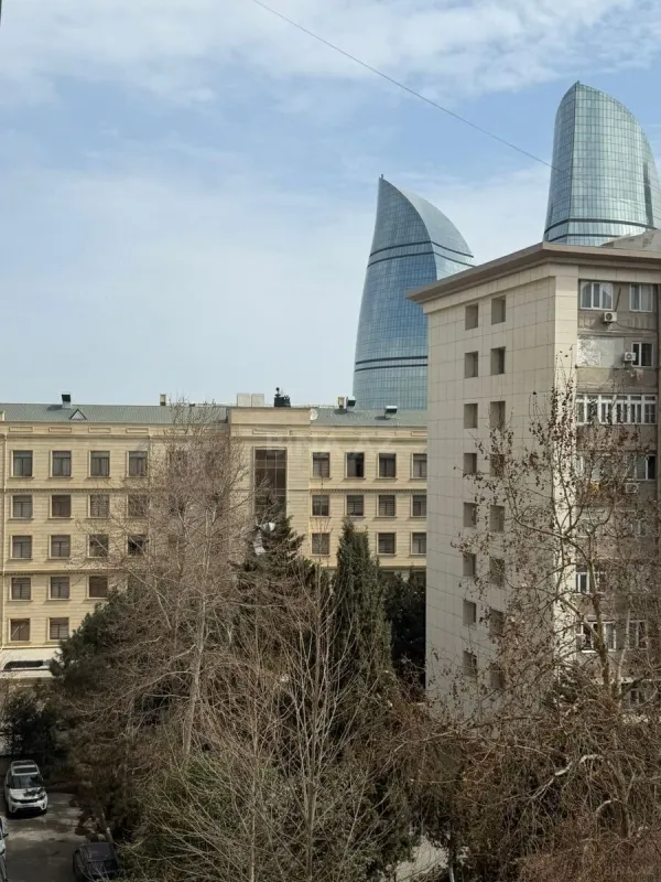 Satılır 3 otaqlı mənzil 110 m²