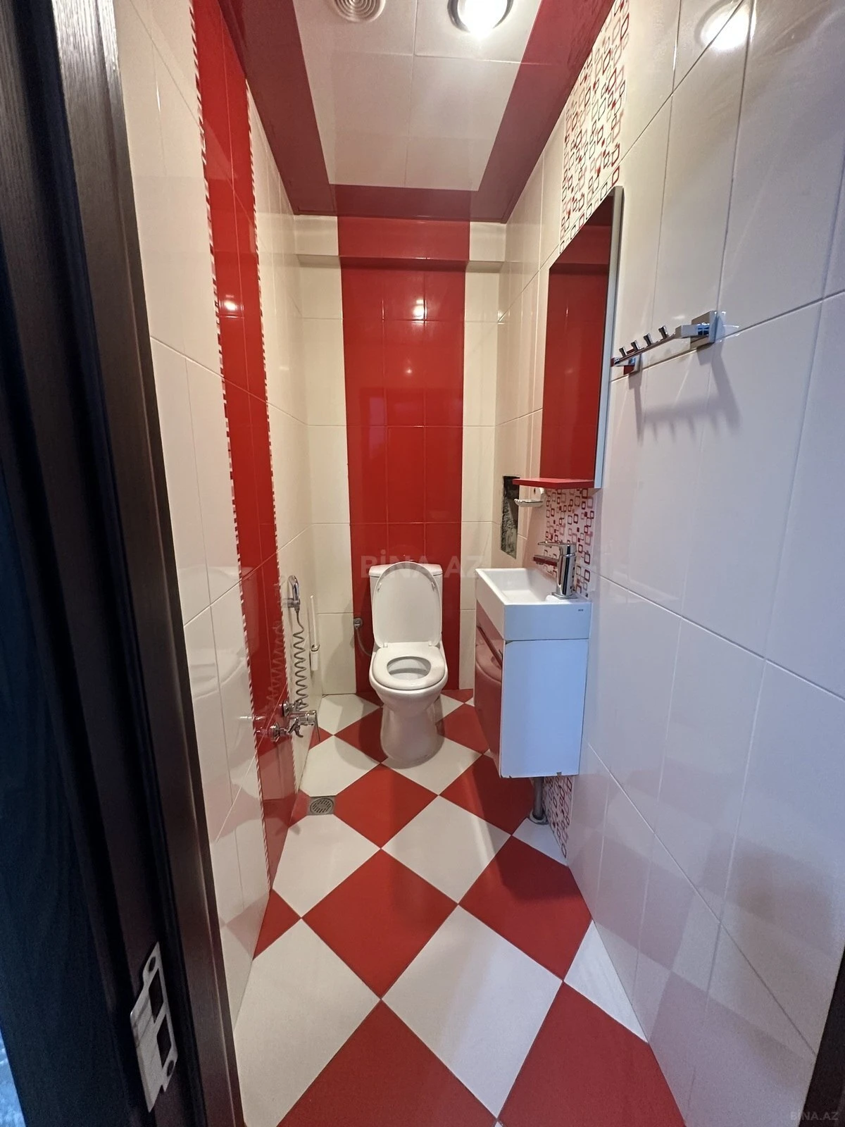 Satılır 2 otaqlı mənzil 82 m²