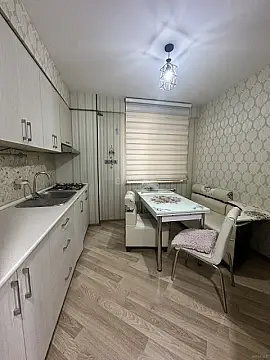 Satılır 2 otaqlı mənzil 82 m²