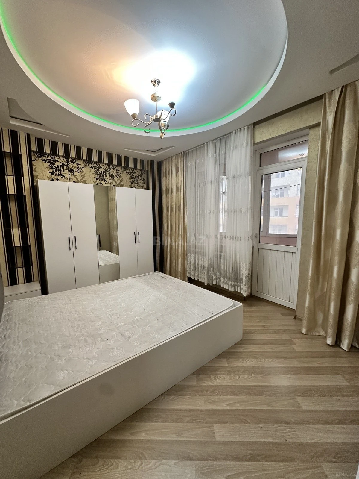 Satılır 2 otaqlı mənzil 82 m²