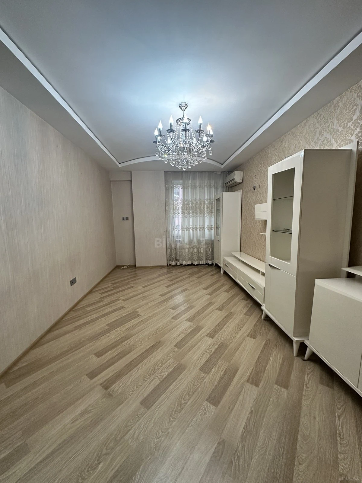 Satılır 2 otaqlı mənzil 82 m²