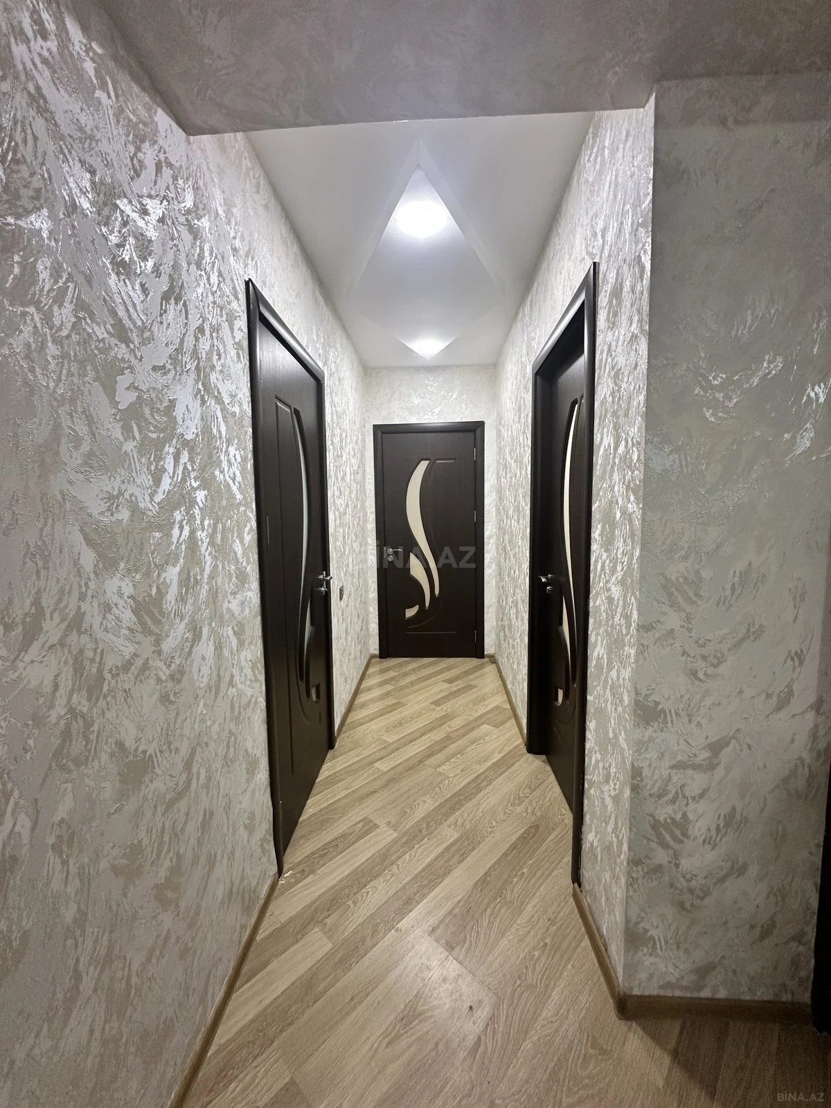 Satılır 2 otaqlı mənzil 82 m²