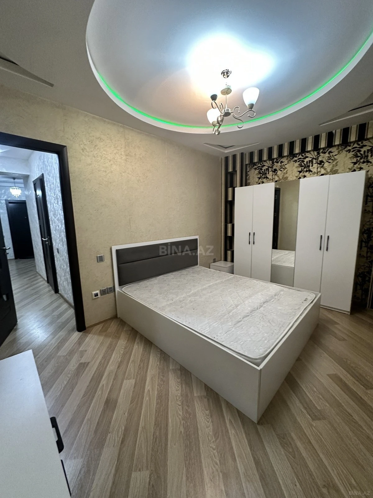 Satılır 2 otaqlı mənzil 82 m²