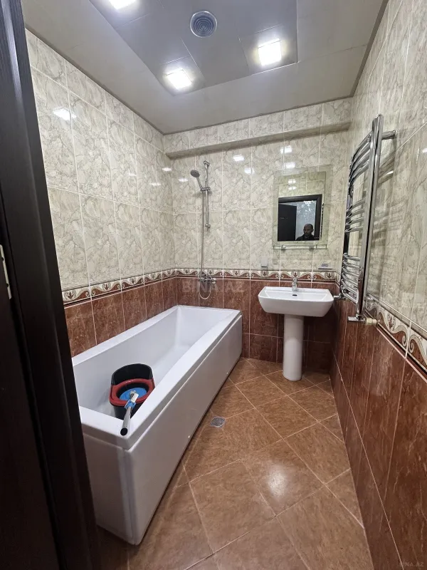 Satılır 2 otaqlı mənzil 82 m²