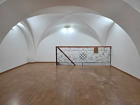 Kirayə verilir obyekt 65 m²