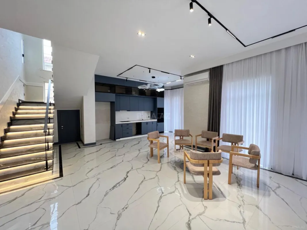 Satılır 5 otaqlı həyət evi 250 m²