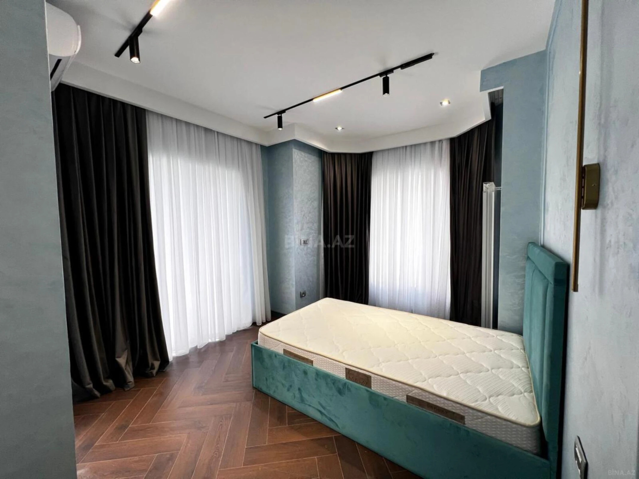 Satılır 5 otaqlı həyət evi 250 m²