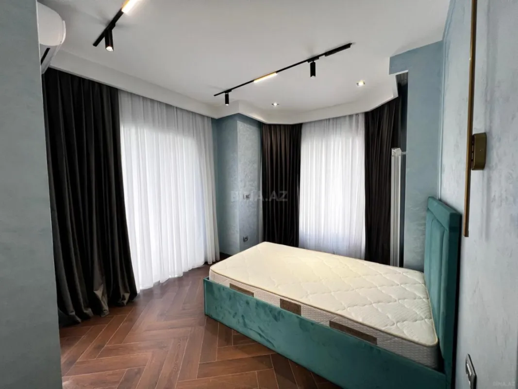 Satılır 5 otaqlı həyət evi 250 m²