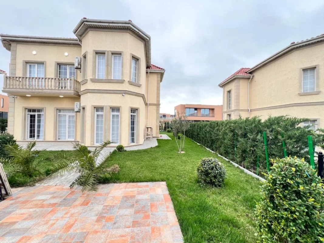 Satılır 5 otaqlı həyət evi 250 m²