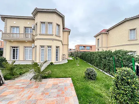 Satılır 5 otaqlı həyət evi 250 m²