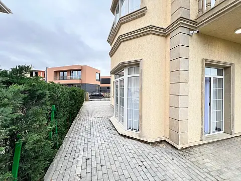 Satılır 5 otaqlı həyət evi 250 m²