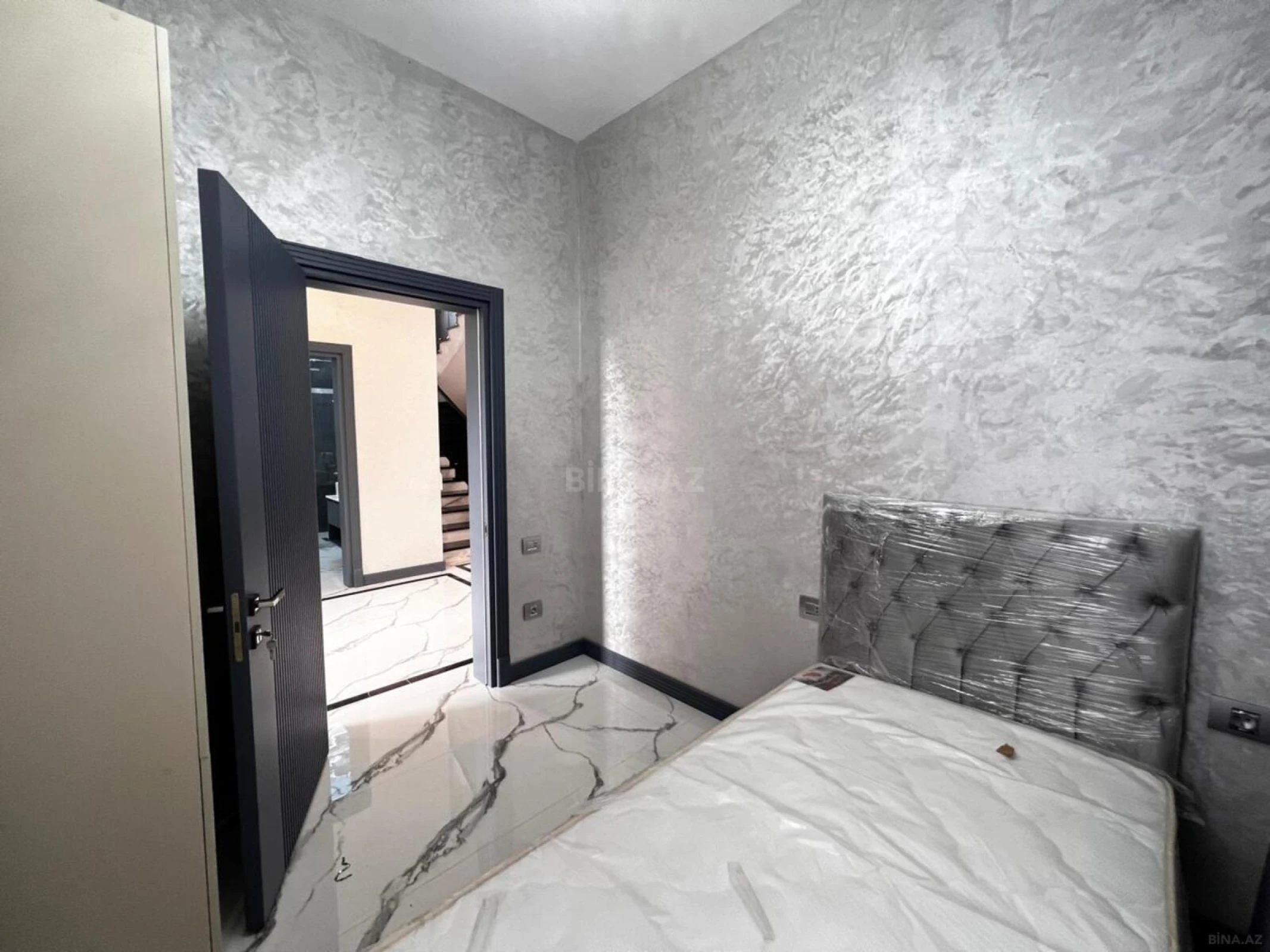 Satılır 5 otaqlı həyət evi 250 m²