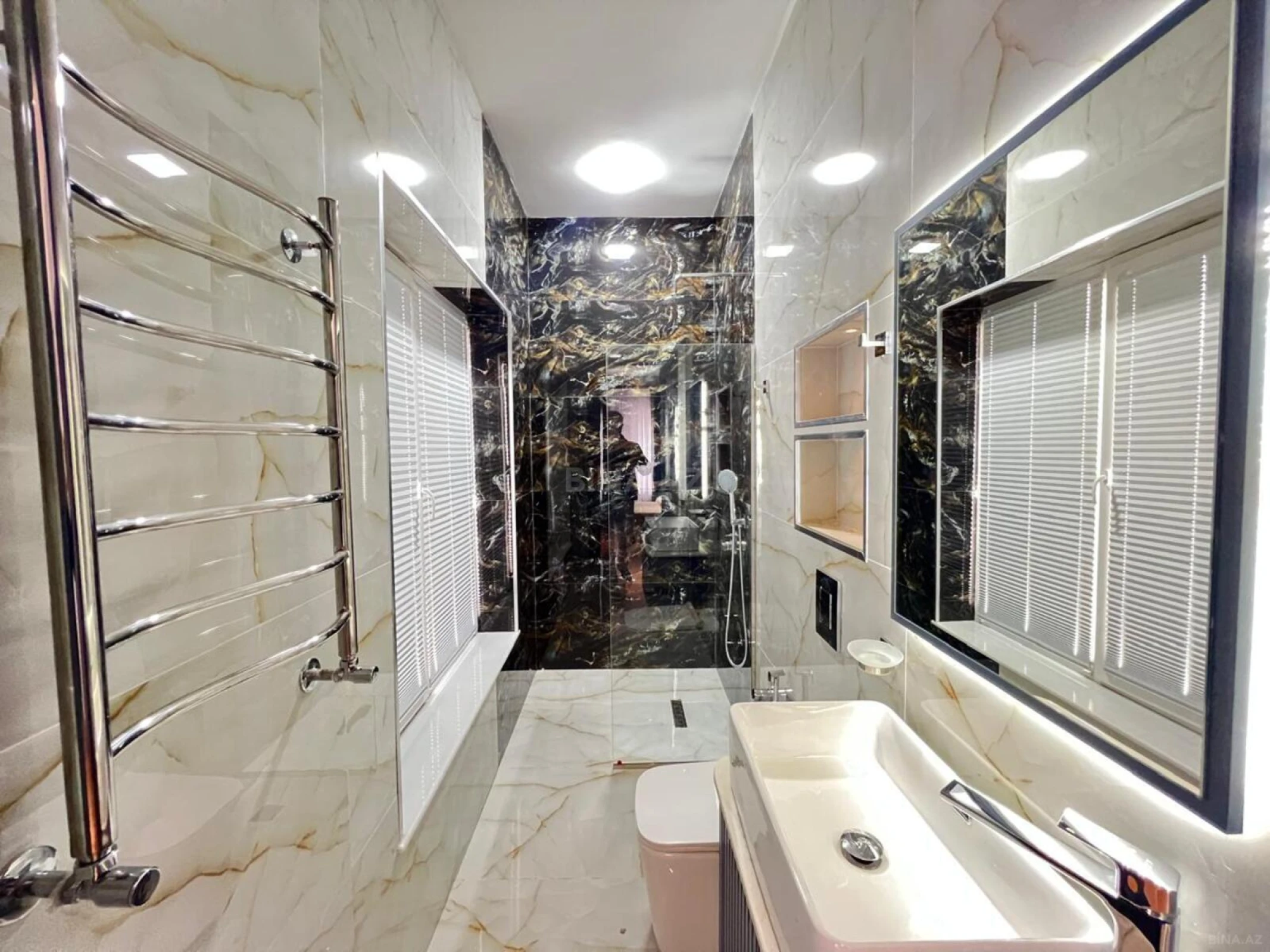 Satılır 5 otaqlı həyət evi 250 m²