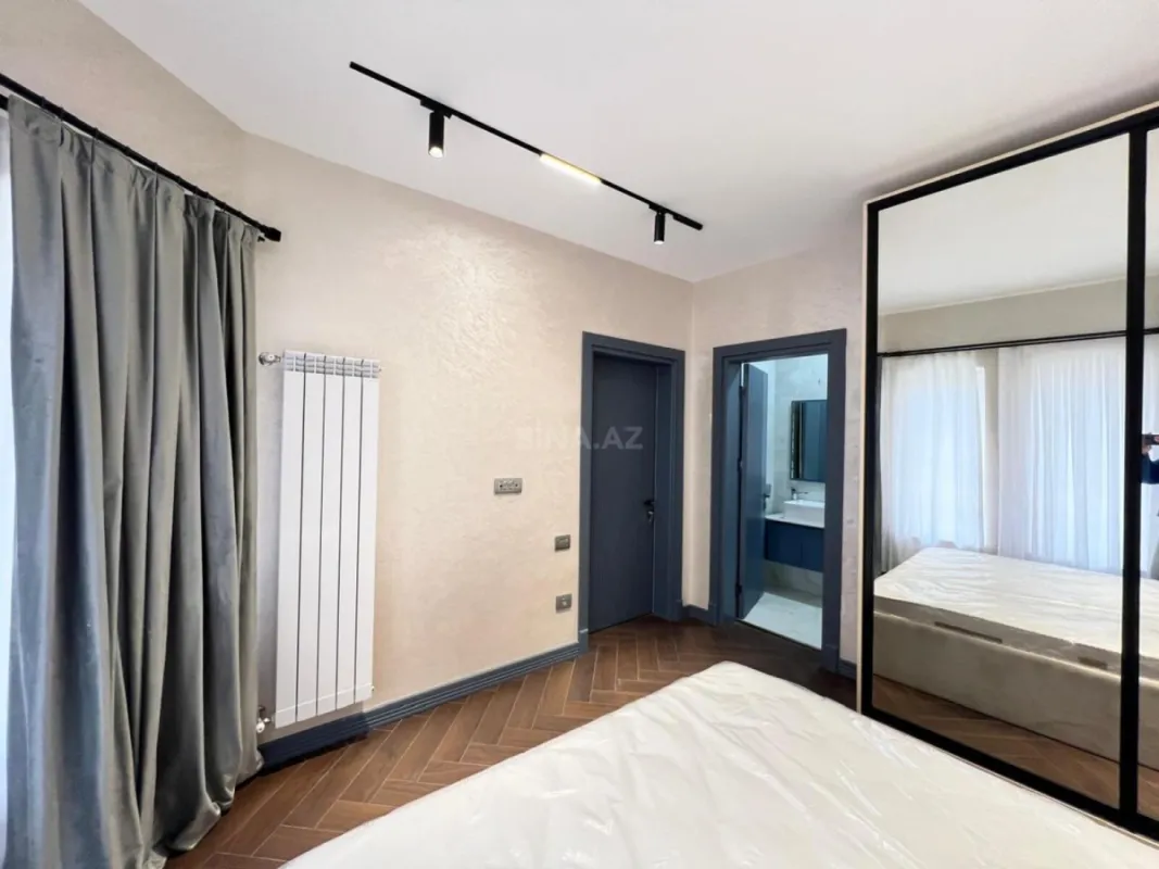 Satılır 5 otaqlı həyət evi 250 m²