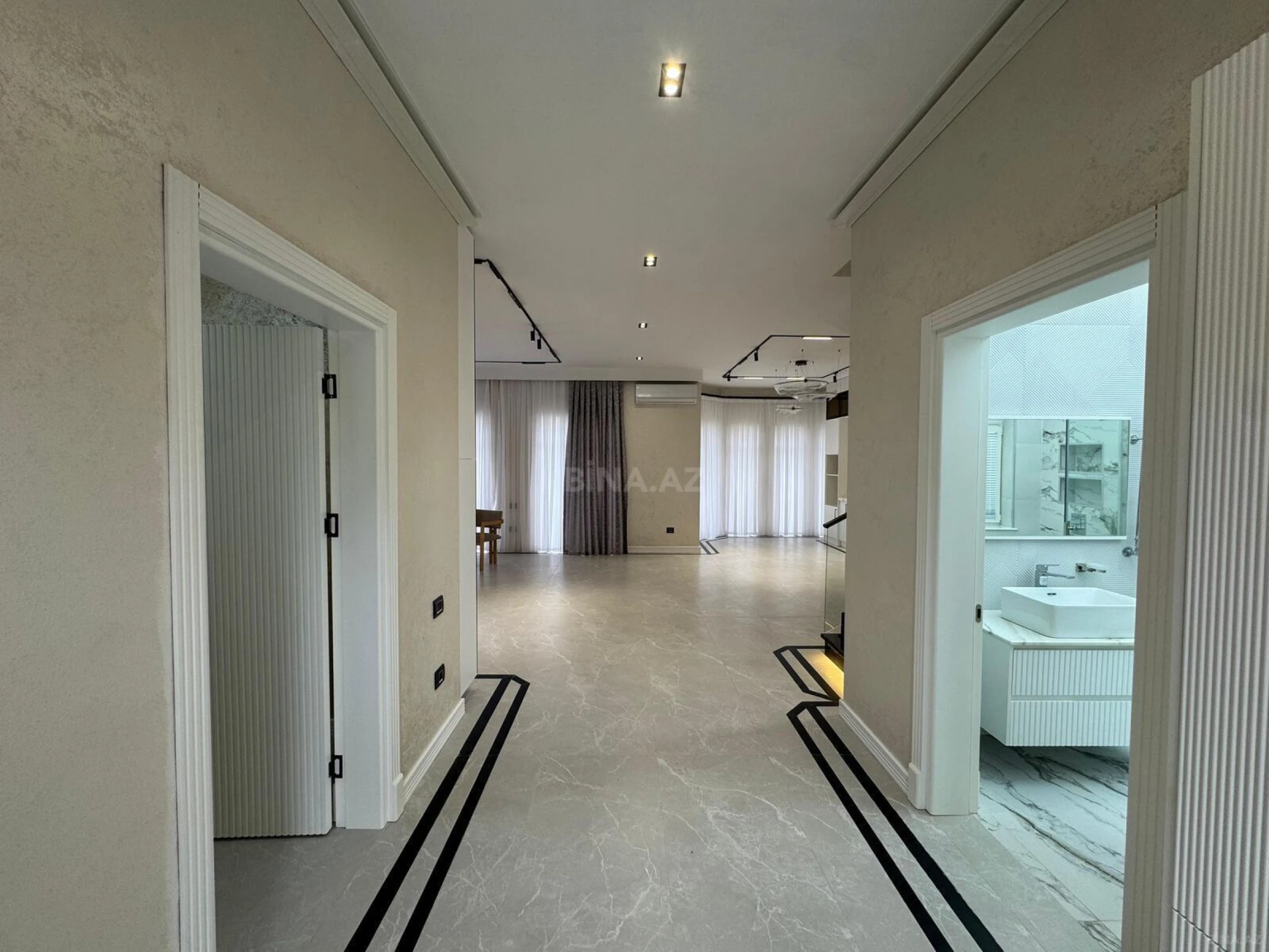 Satılır 5 otaqlı həyət evi 250 m²