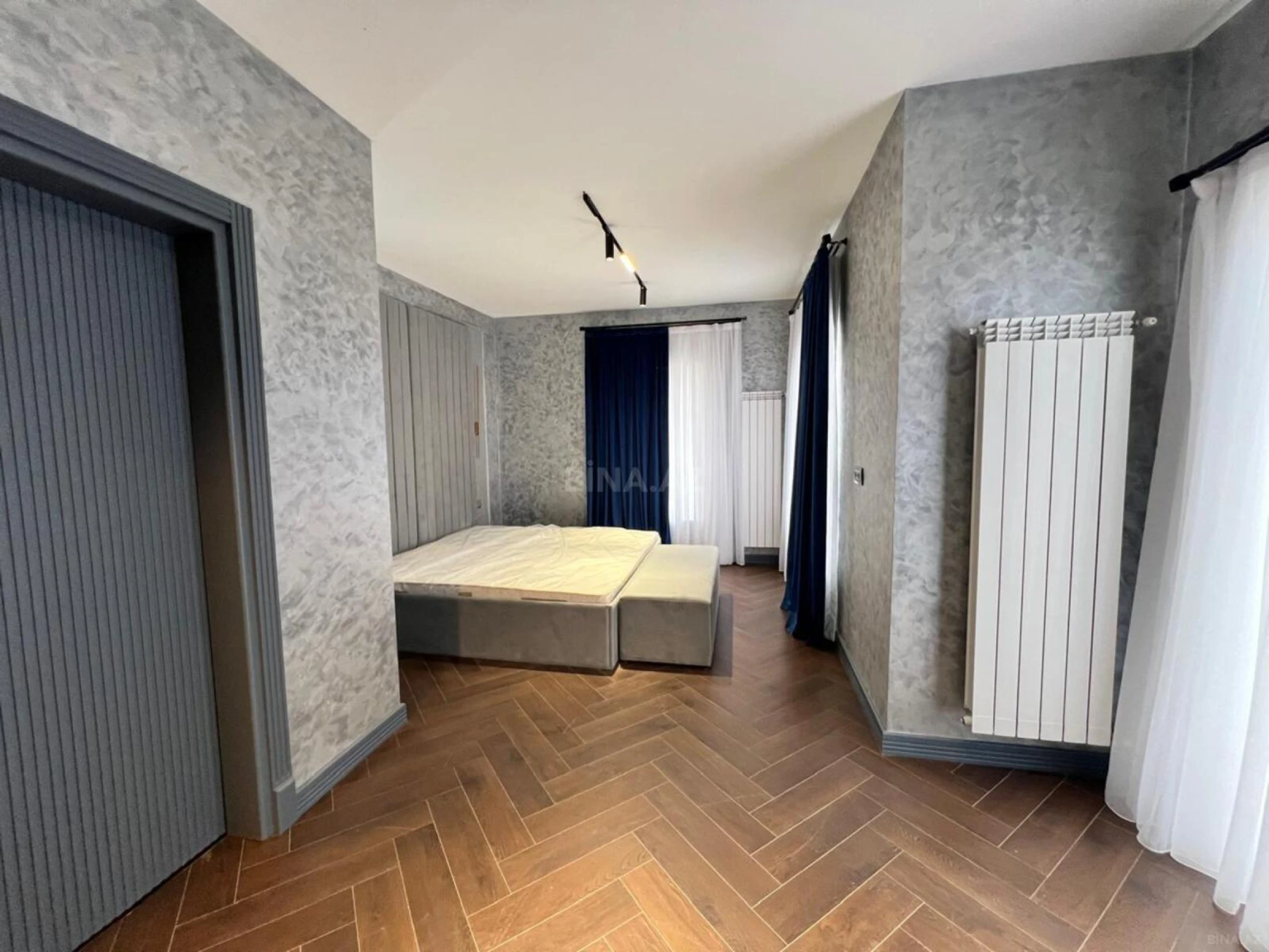 Satılır 5 otaqlı həyət evi 250 m²