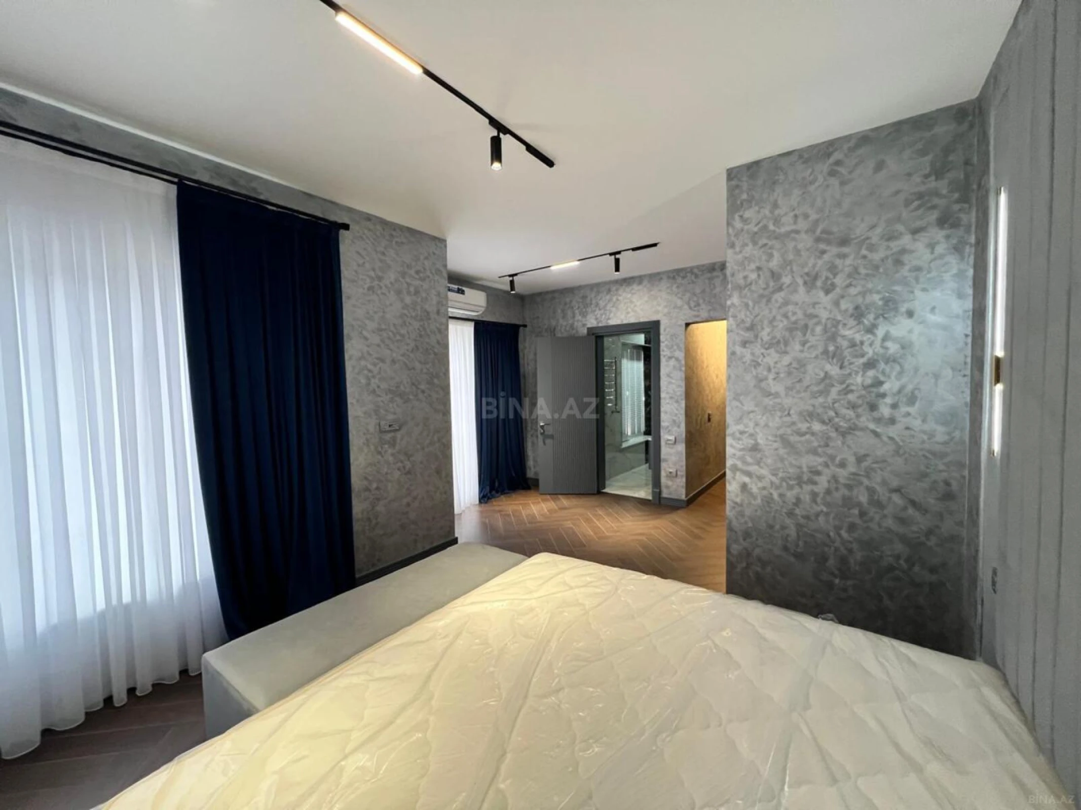 Satılır 5 otaqlı həyət evi 250 m²