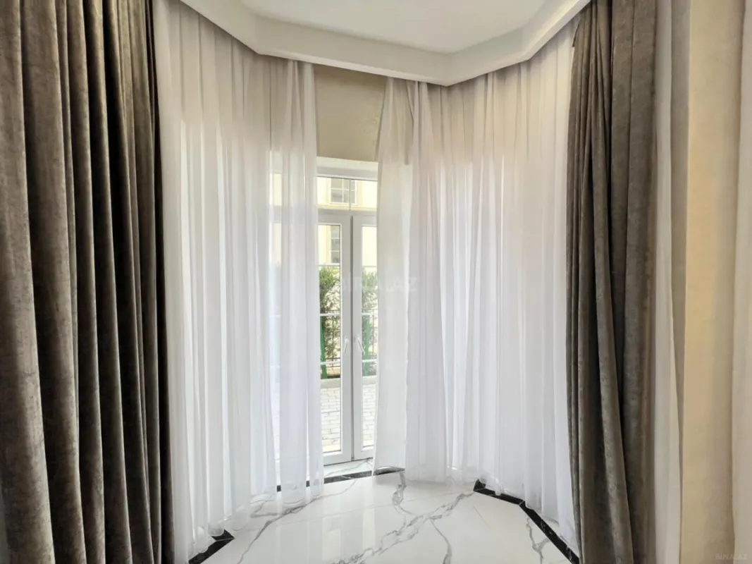 Satılır 5 otaqlı həyət evi 250 m²